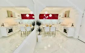 Milos City Center Apt. 32